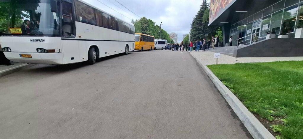mobilizarea masivă a alegătorilor moldoveni pentru influențarea alegerilor din România.