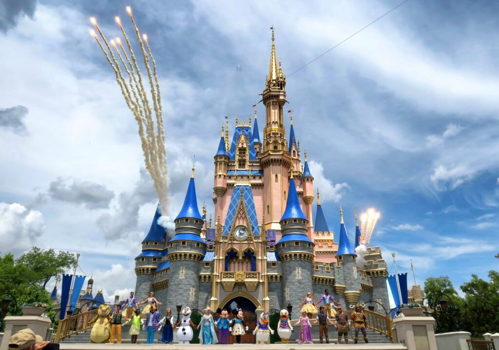 Disney: Sute de angajați din întreaga lume au fost concediați pentru a reduce costurile