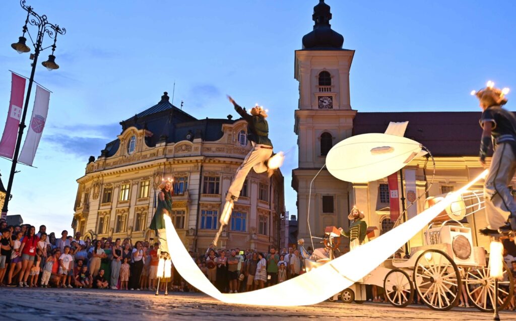 Anul acesta în cadrul FITS pot fi urmărite online 38 de spectacole de teatru, muzică, dans și circ