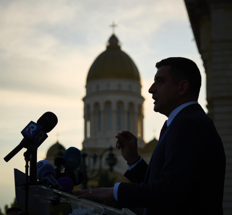 Liderul AUR, Triumf Electoral și Misiunea Divină - Voturile Parțiale Confirmă Sprijinul Masiv