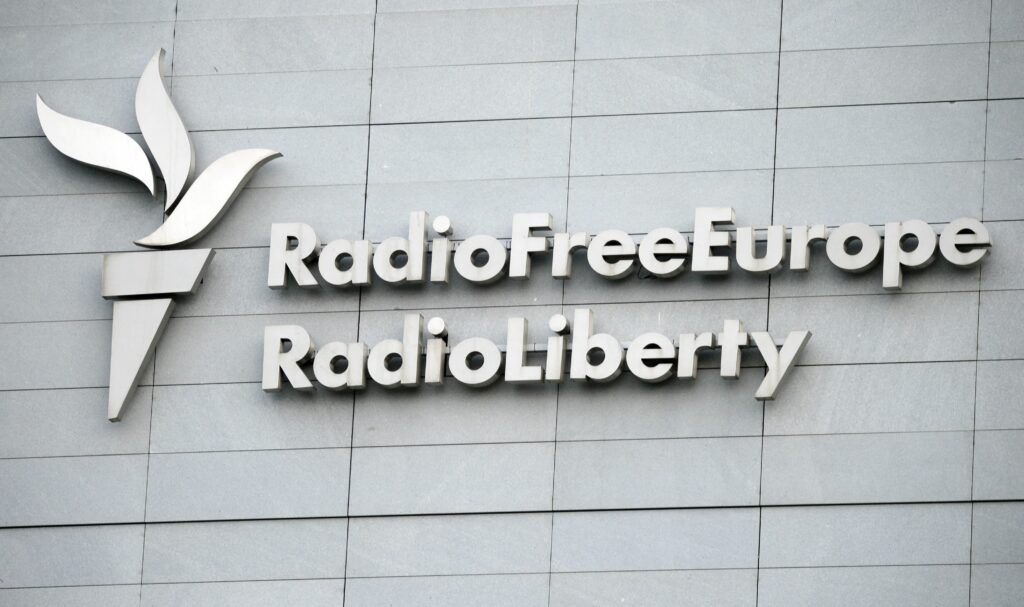 UE deblochează fonduri pentru a sprijini postul Radio Europa Liberă