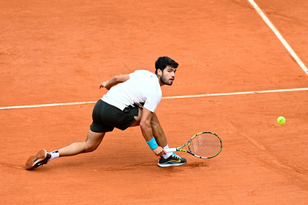 Un pas înainte: Alcaraz avansează în turul trei la Roland Garros, după o nouă prestație convingătoare