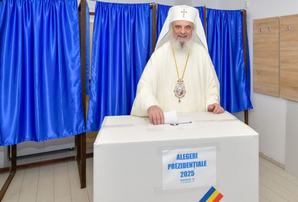 Patriarhul Bisericii Ortodoxe Române, Preafericitul Daniel a votat duminică la o școală din București