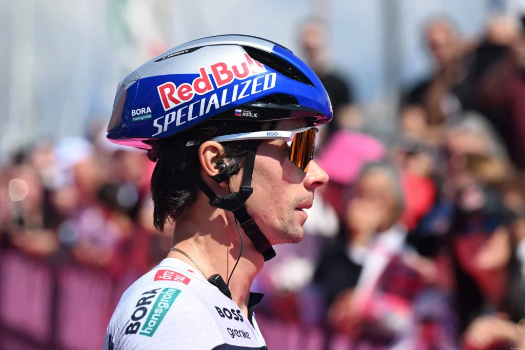 Primož Roglič abandonează Giro d’Italia 2025 după căzătura dramatică din etapa 16, punând capăt visului de al doilea titlu.