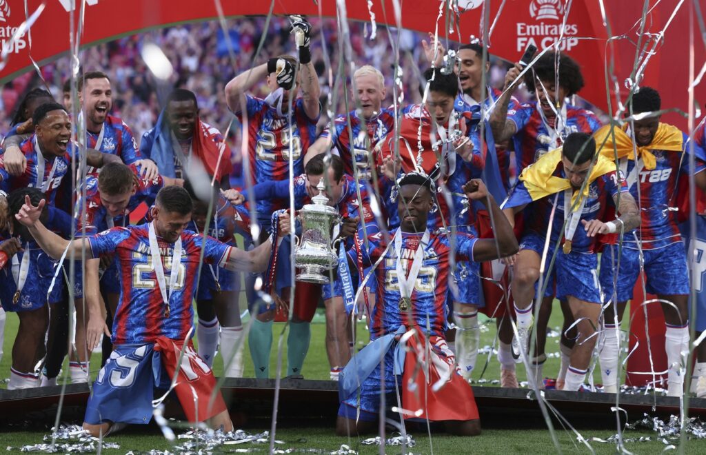 Crystal Palace triumfă în fața lui Manchester City și câștigă primul său trofeu major în finala memorabilă a Cupei Angliei de pe Wembley.