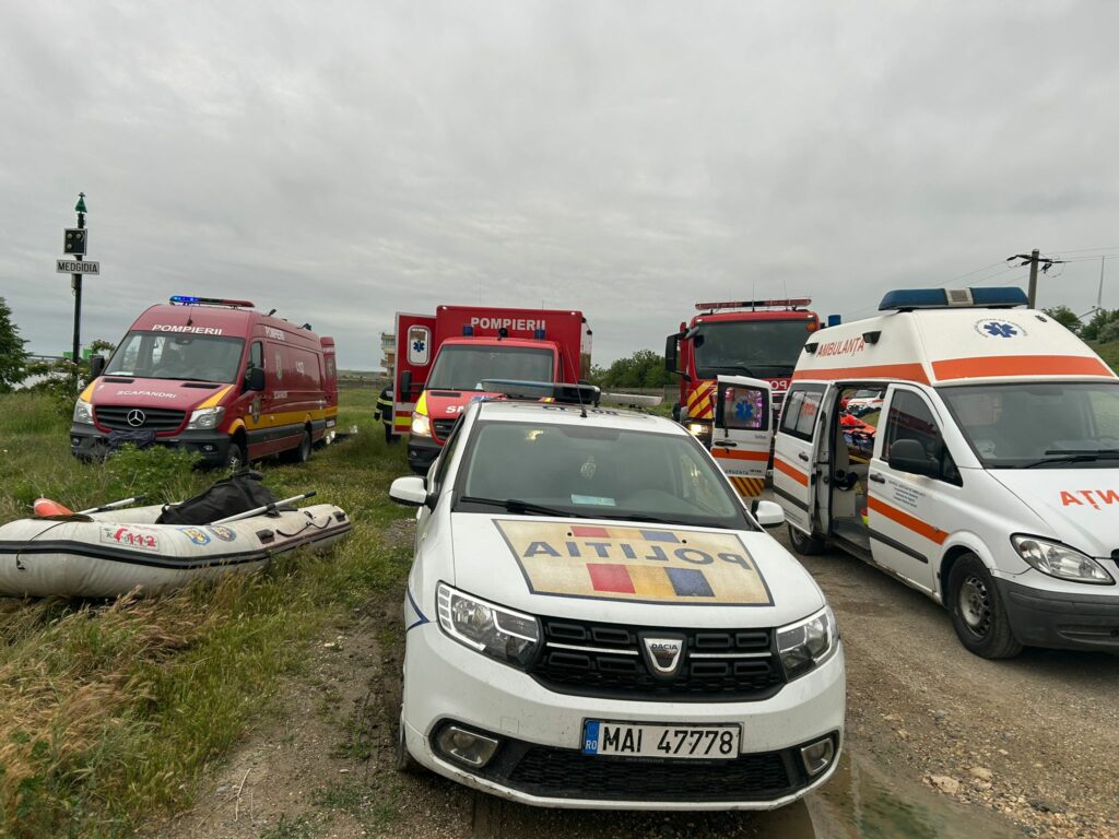Un bărbat a murit după ce a căzut în canalul Dunăre – Marea Neagră. Fiul său a fost salvat