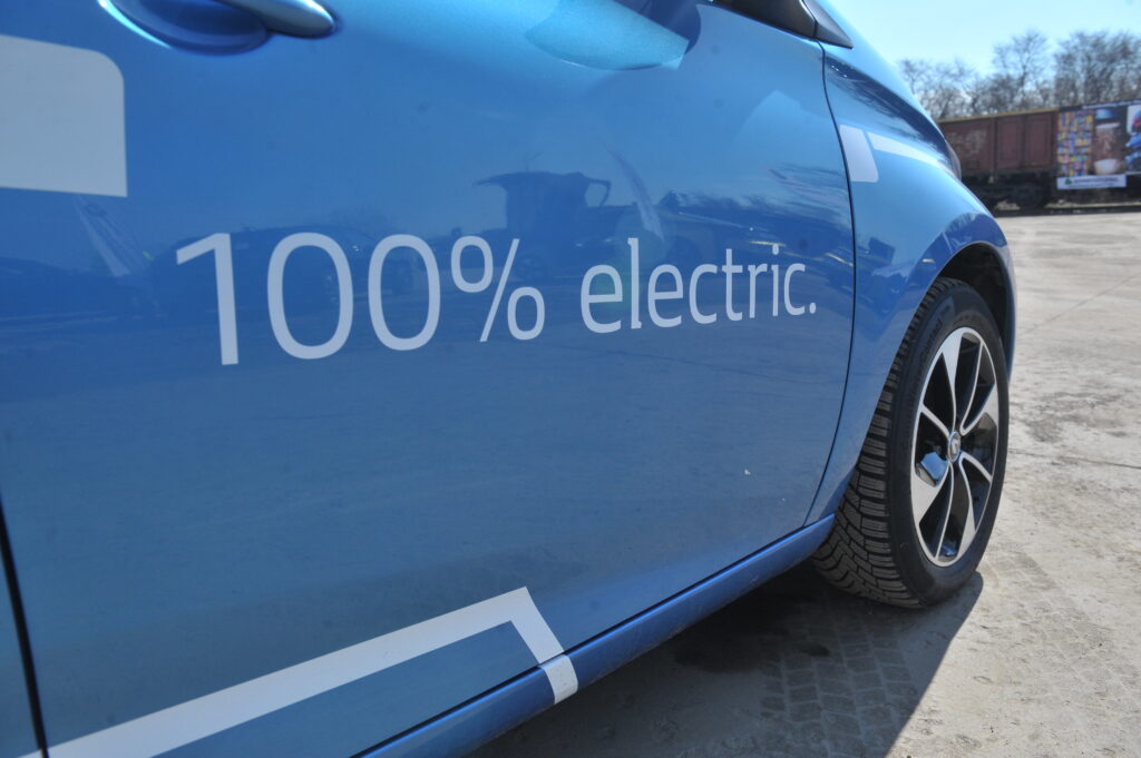 Rabla auto pentru instituții publice: Bugetul pentru electrice și hibrid s-a epuizat în 3 minute