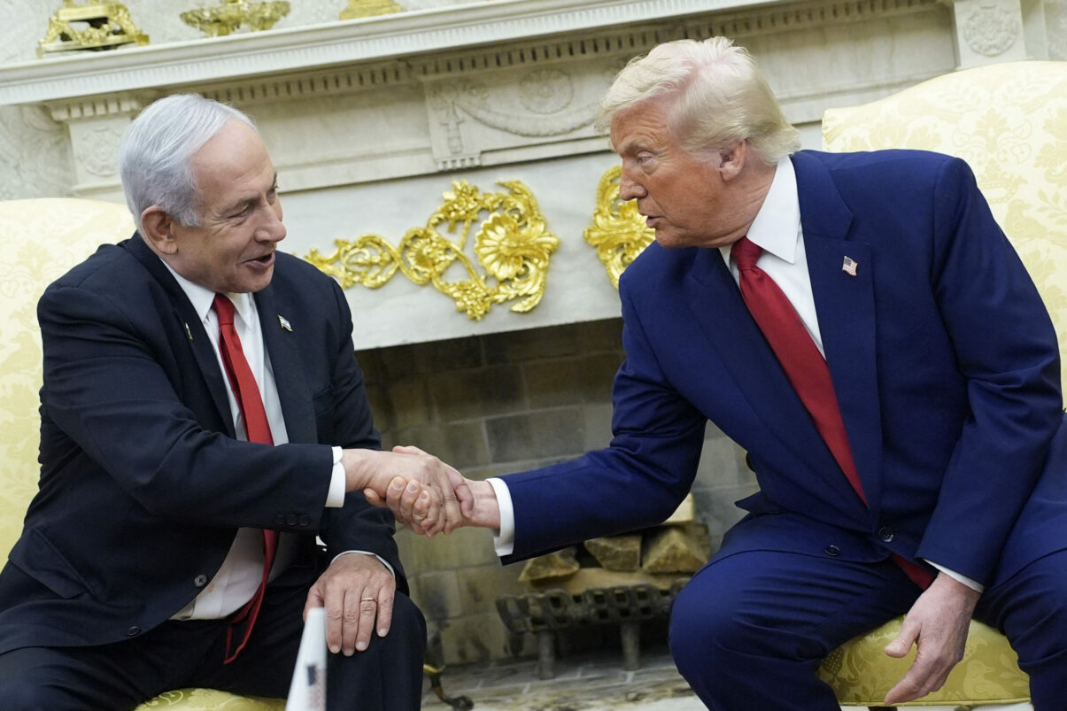 Trump renunță la atacul asupra Iranului, sub influență externă