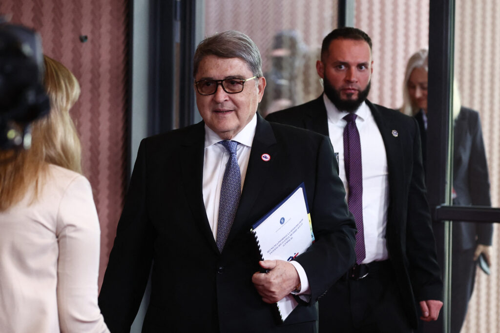 Emil Hurezeanu, discuții despre aderarea României la OCDE cu secretarul general al organizației