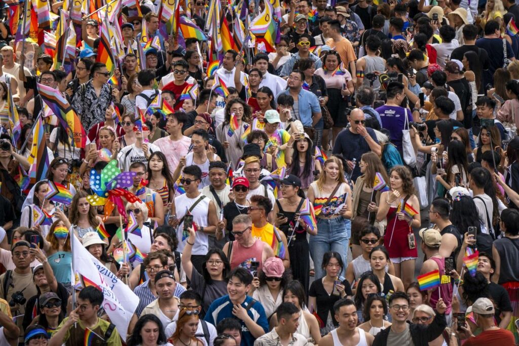Marile branduri se retrag din promovarea produselor dedicate comunității LGBTQ+