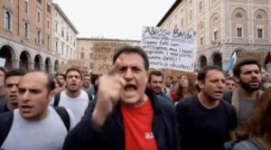 Imagine generată de AI cu o persoană care protestează, simuland emoție și revoltă