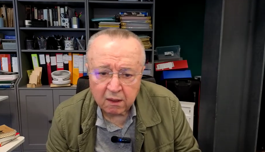 Ion Cristoiu: Nicușor Dan vrea să reglementeze viața Coaliției de guvernare pînă în cel mai mic amănunt. Dacă un ministru USR se îneacă cu un os de pește, ceilalți membri ai Guvernului trebuie să-i administreze pumni zdraveni pe gît, chit că i l-ar putea rupe
