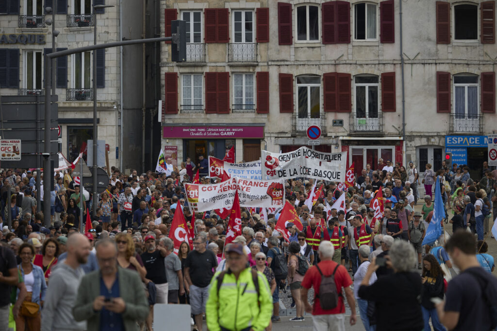 Franța: 15.000 de protestatari și 27 de arestări în timpul manifestațiilor de sâmbătă