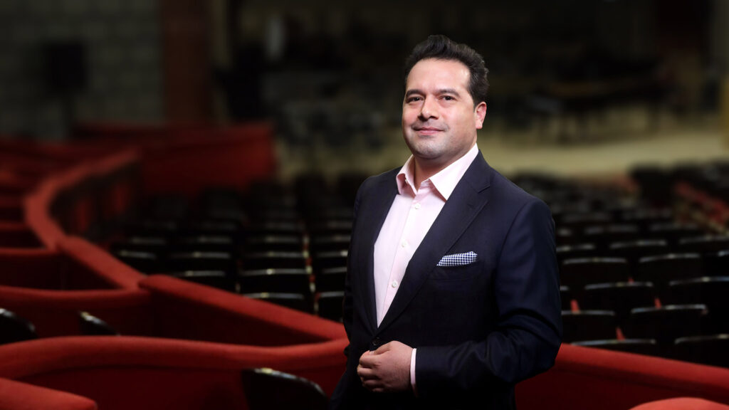 Filarmonica George Enescu îl numește pe Robert Treviño dirijor principal