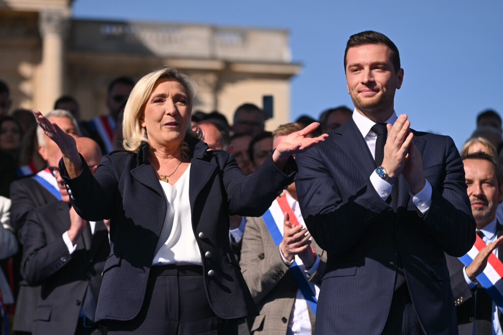 „Marine Le Pen sub presiune: apelul în instanță și sancțiunile” „Marine Le Pen sub presiune: apelul în instanță și sancțiunile”
