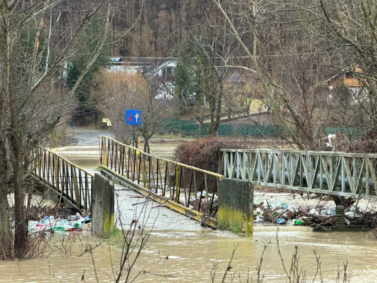 Pericol de inundații pe mai multe râuri din vestul și sudul României
