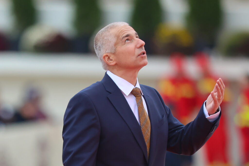 Reeducarea deținuților: Brățări electronice pentru reintegrare