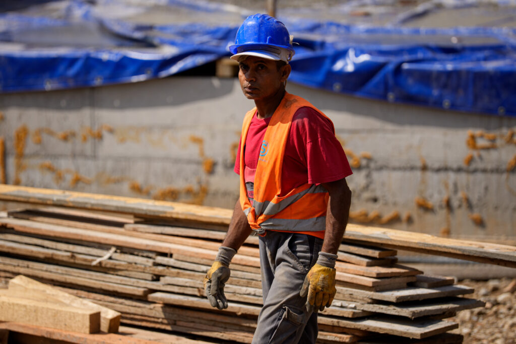 Creșterea străinilor cu permis de ședere în România: 47%!