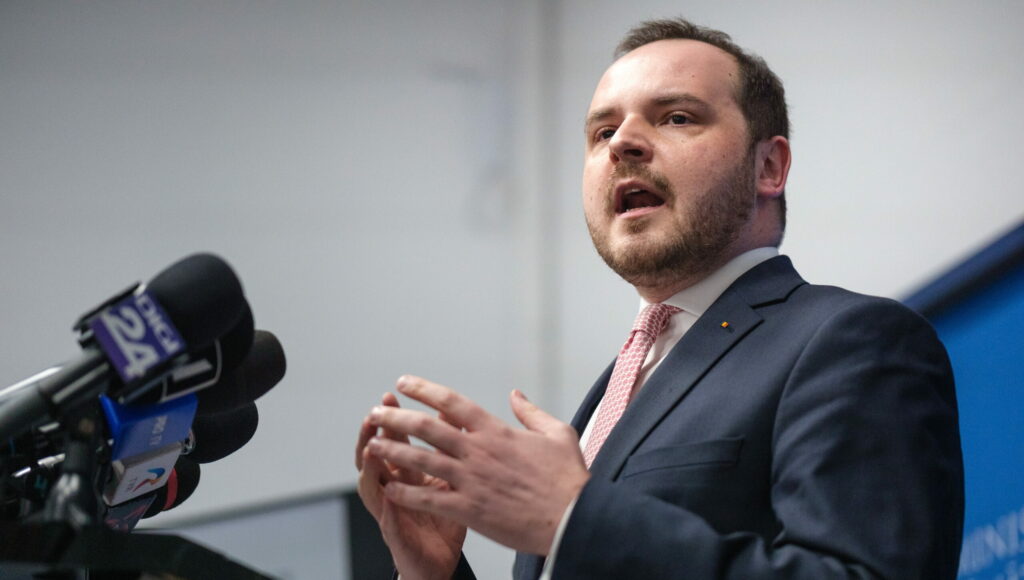 PSD a depus un amendament pentru exceptarea posturilor din sănătate de la blocarea angajărilor. Rogobete: Sănătatea nu este o cheltuială care poate fi tăiată orbește