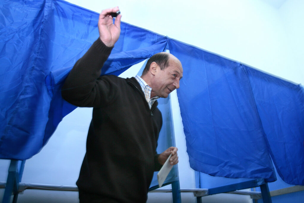 Referendumul din 2007: Demiterea lui Băsescu în prim-plan