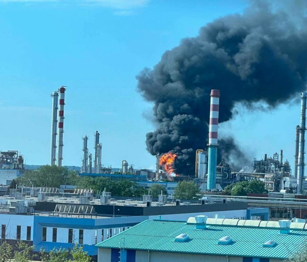 Explozie și incendiu la MOL Tiszaújváros: un mort, răniți grav Explozie și incendiu la MOL Tiszaújváros: un mort, răniți grav