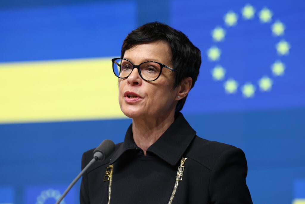 UE trimite Ucrainei prima tranșă din împrumutul de 90 miliarde