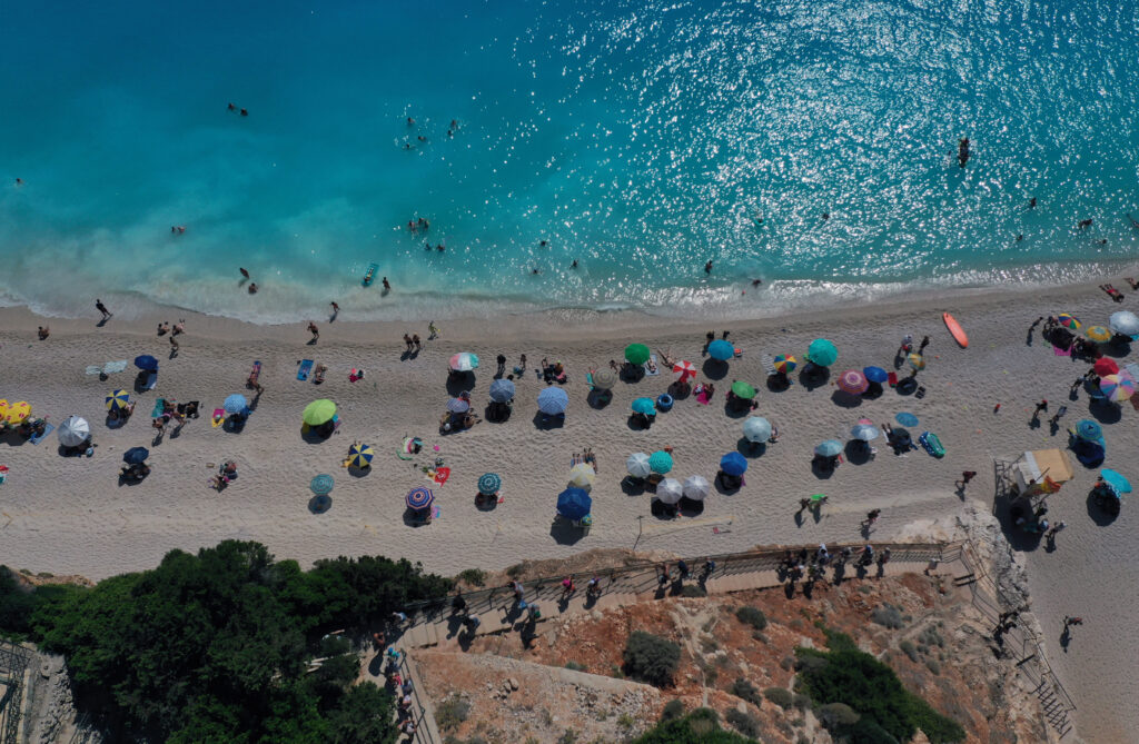 Problema șezlongurilor în Grecia: Turismul în criză