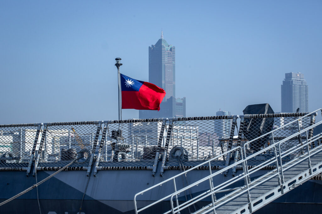 China începe exerciții militare cu muniție reală în Strâmtoarea Taiwan