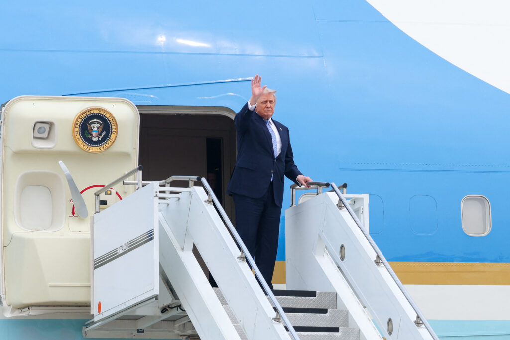 Critici pentru Trump: Tranzacții bursiere controversate în 2026
