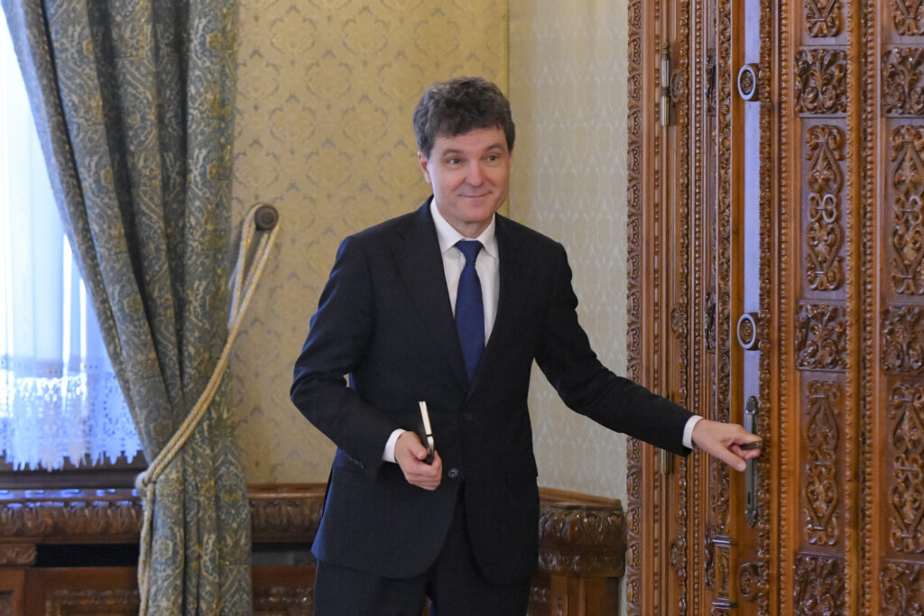Românii spun NU demiterii președintelui: Sondaj surprinzător Românii spun NU demiterii președintelui: Sondaj surprinzător