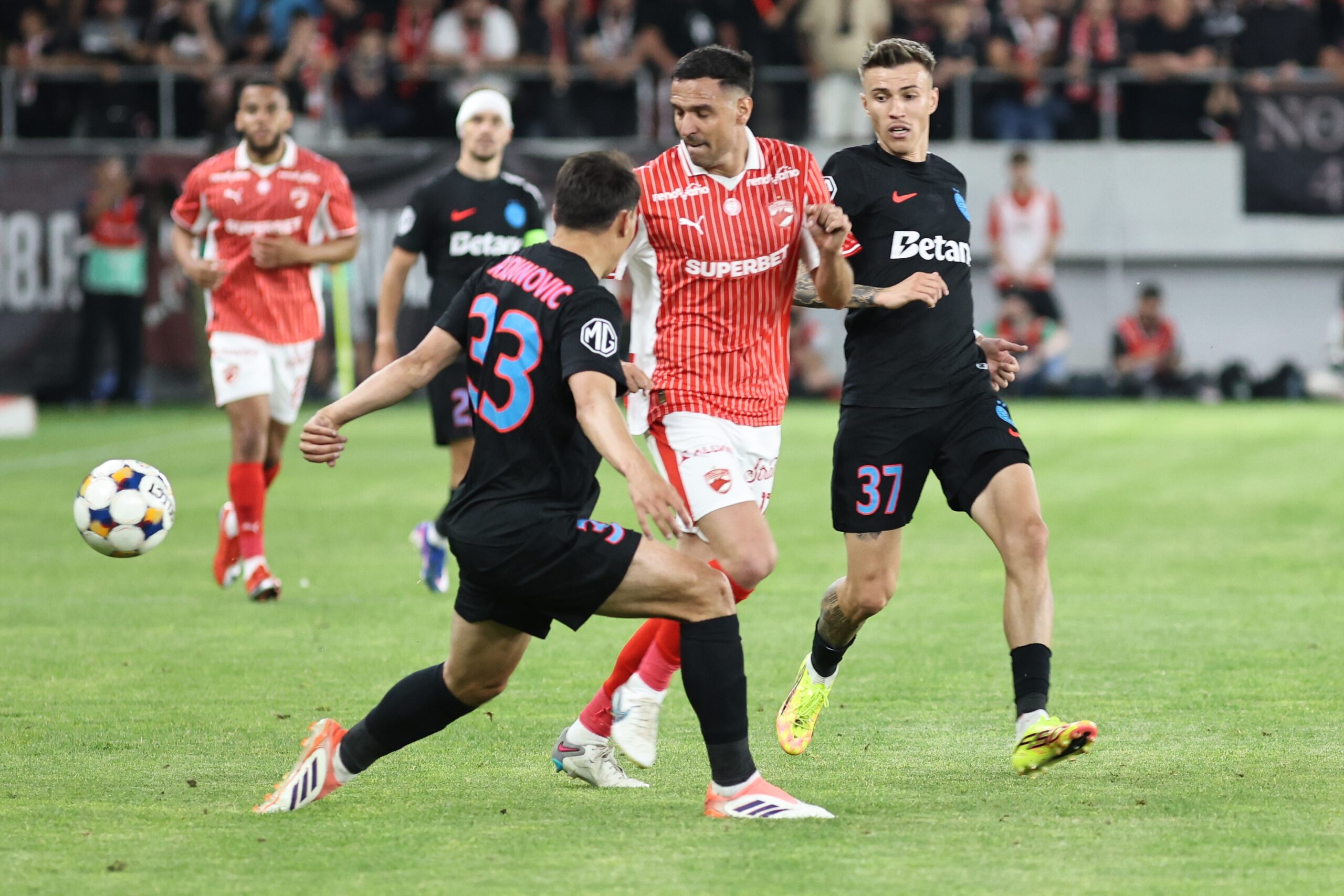 Dinamo București, achiziții majore pe piața transferurilor