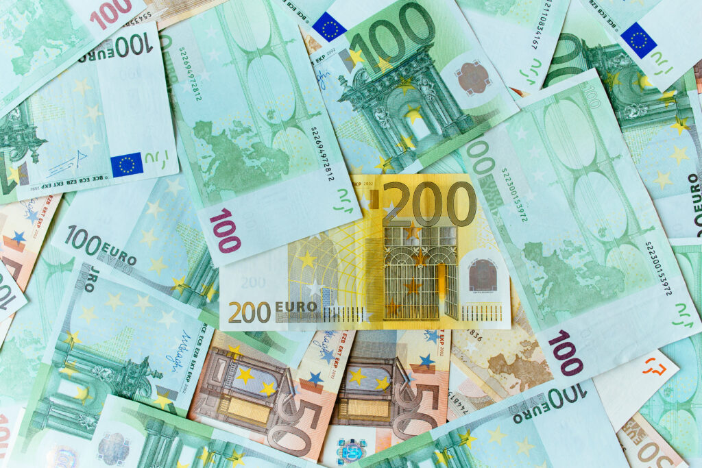 Comisia Europeană: România nu este pregătită să adopte moneda euro. Niciunul dintre cele cinci state analizate nu îndeplinește toate criteriile