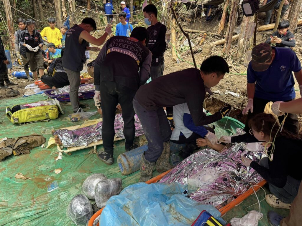 Operațiune Dramatică: Salvarea Sătenilor din Peșterile Thailandeze