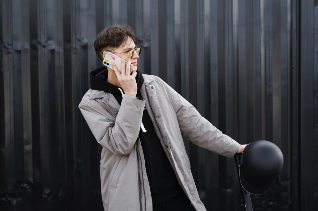Inteligența Artificială: Voci Realiste în Conversații Telefonice