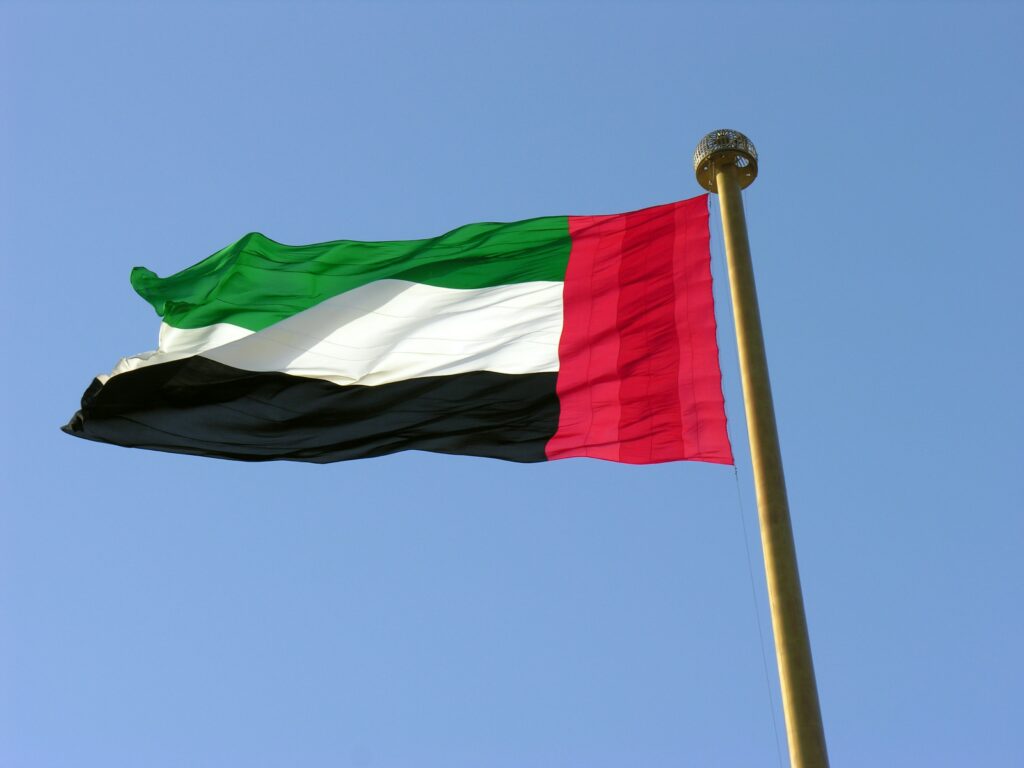 Explozii în Dubai: Alertă de atac cu rachete și refugiu