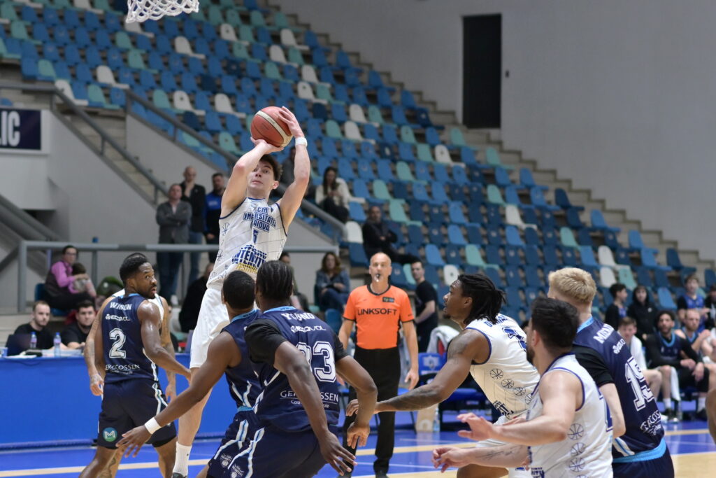 SCM U Craiova se califică în semifinale cu o victorie strălucitoare