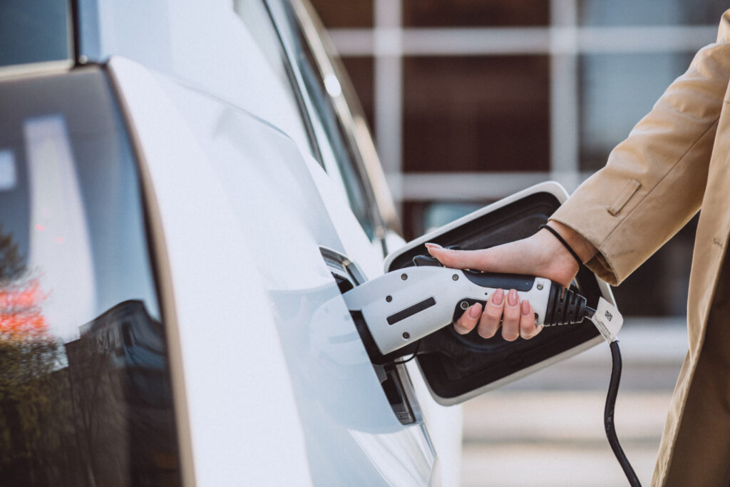 Costinești își modernizează infrastructura cu noi stații de încărcare pentru mașini electrice (P)
