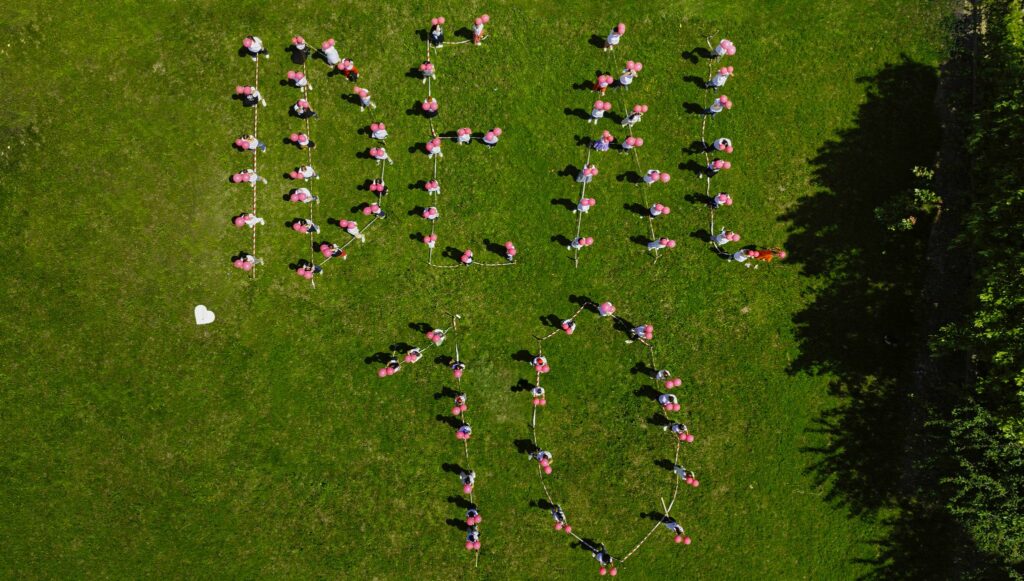 De 10 ani, Edenred crește comunități. Ediția aniversară Ideal Day a reunit voluntariat, gastronomie sustenabilă și 1.000 de răsaduri plantate alături de copii