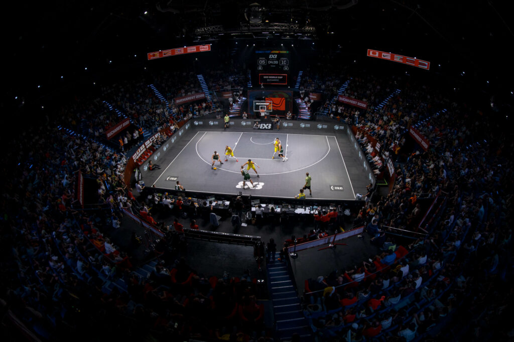 Baschetul 3×3 revine la Circ: Spectacol la înălțime cu jucători de top din clasamentul mondial și artiști acrobați din toată lumea