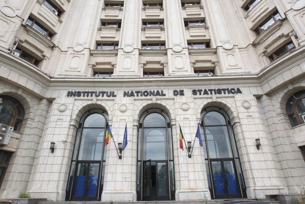 INS: Romanians earned more in 2025, but also spent more