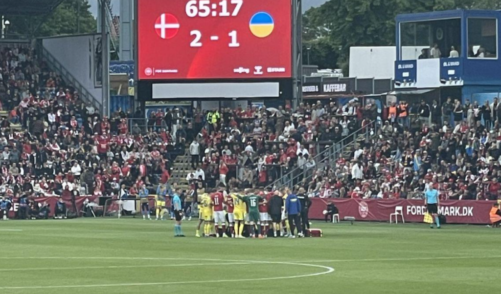 Incident medical șocant: Eriksen se prăbușește în meciul Danemarca – Ucraina Incident medical șocant: Eriksen se prăbușește în meciul Danemarca – Ucraina
