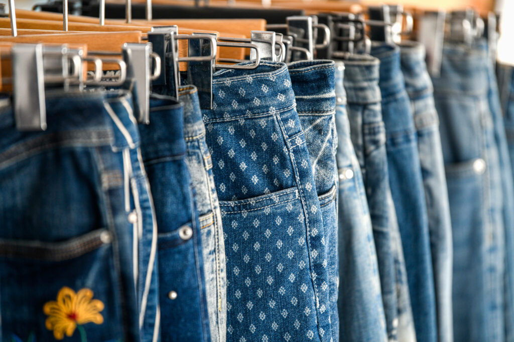 Lovitură pentru Shein și Temu. Franța adoptă o lege împotriva hainelor fast fashion