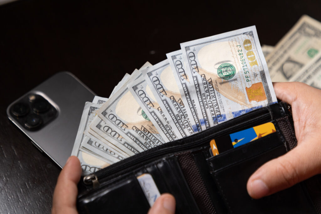 Îndatorați până la moarte: mulți americani nu se pot pensiona pentru că încă își plătesc creditele pentru studii