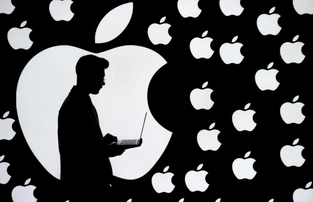 Apple scumpește MacBook-urile și iPad-urile cu 20%, pe fondul crizei cipurilor de memorie