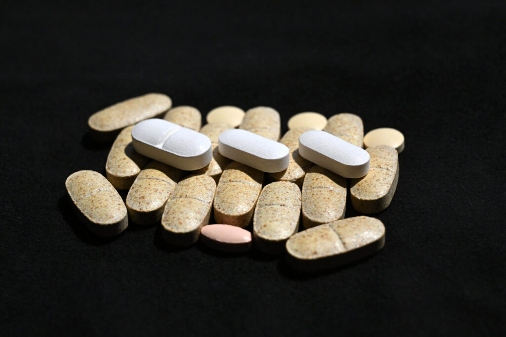 Un studiu de amploare pune sub semnul întrebării beneficiile calciului și vitaminei D pentru oase