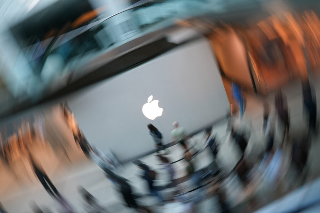 Apple cere acordul SUA pentru a cumpăra cipuri de la o companie chineză de pe lista neagră a Pentagonului