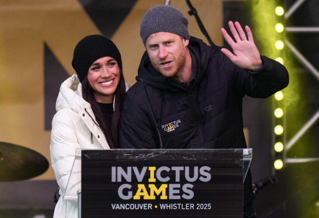 Prințul Harry și Meghan Markle s-ar întoarce în Marea Britanie împreună cu copiii, la șase ani după retragerea din familia regală