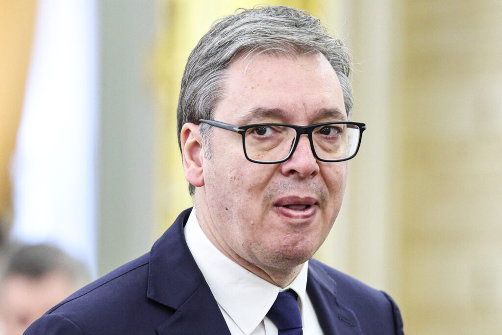 Președintele Serbiei, Aleksandar Vucic, anunță că va demisiona și va convoca alegeri anticipate