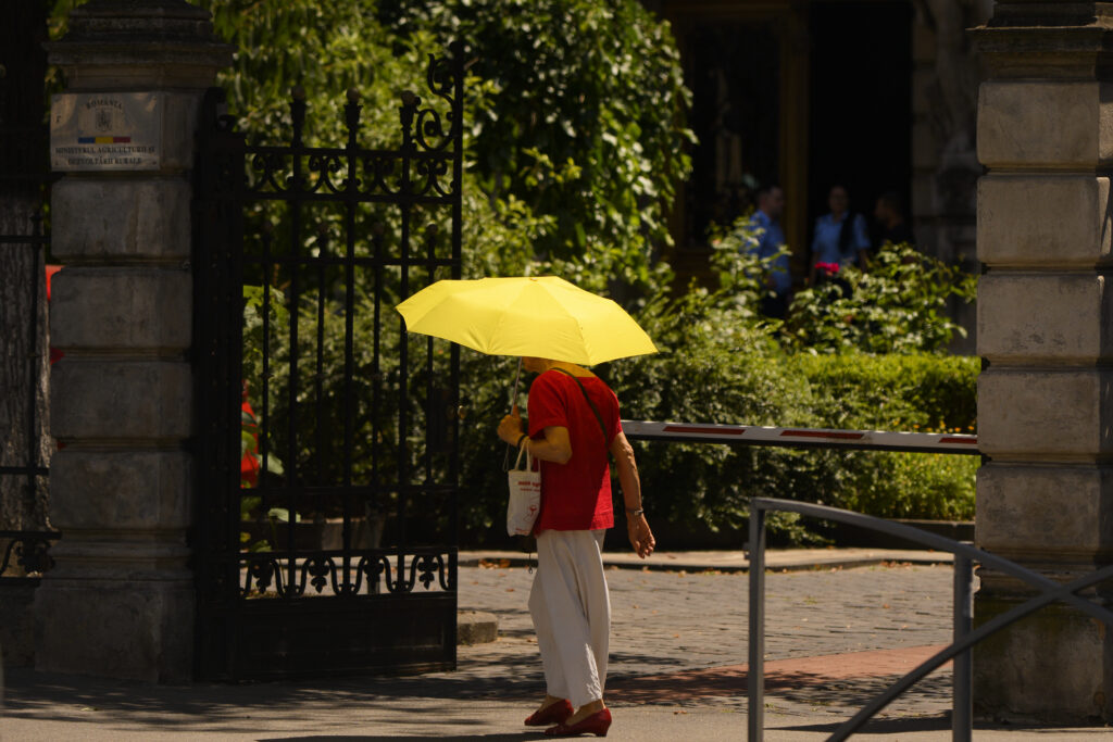 ANM: Bucureștiul intră sub Cod galben de caniculă. Temperaturile urcă până la 33 de grade, iar disconfortul termic se accentuează