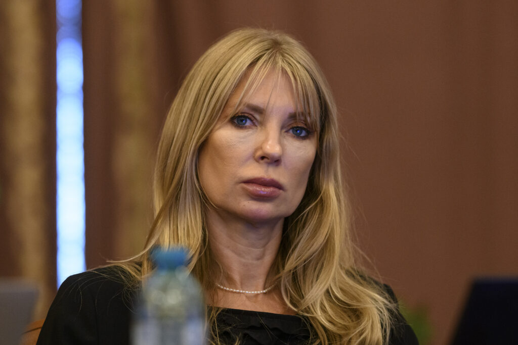 Victoria Stoiciu cere modificarea Constituției pe fondul crizei politice: Nu poți răsturna un guvern fără să alegi pe cel care îi va lua locul
